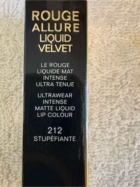 CHANEL Rouge Allure Liquid Velvet 212 Stupéfiante